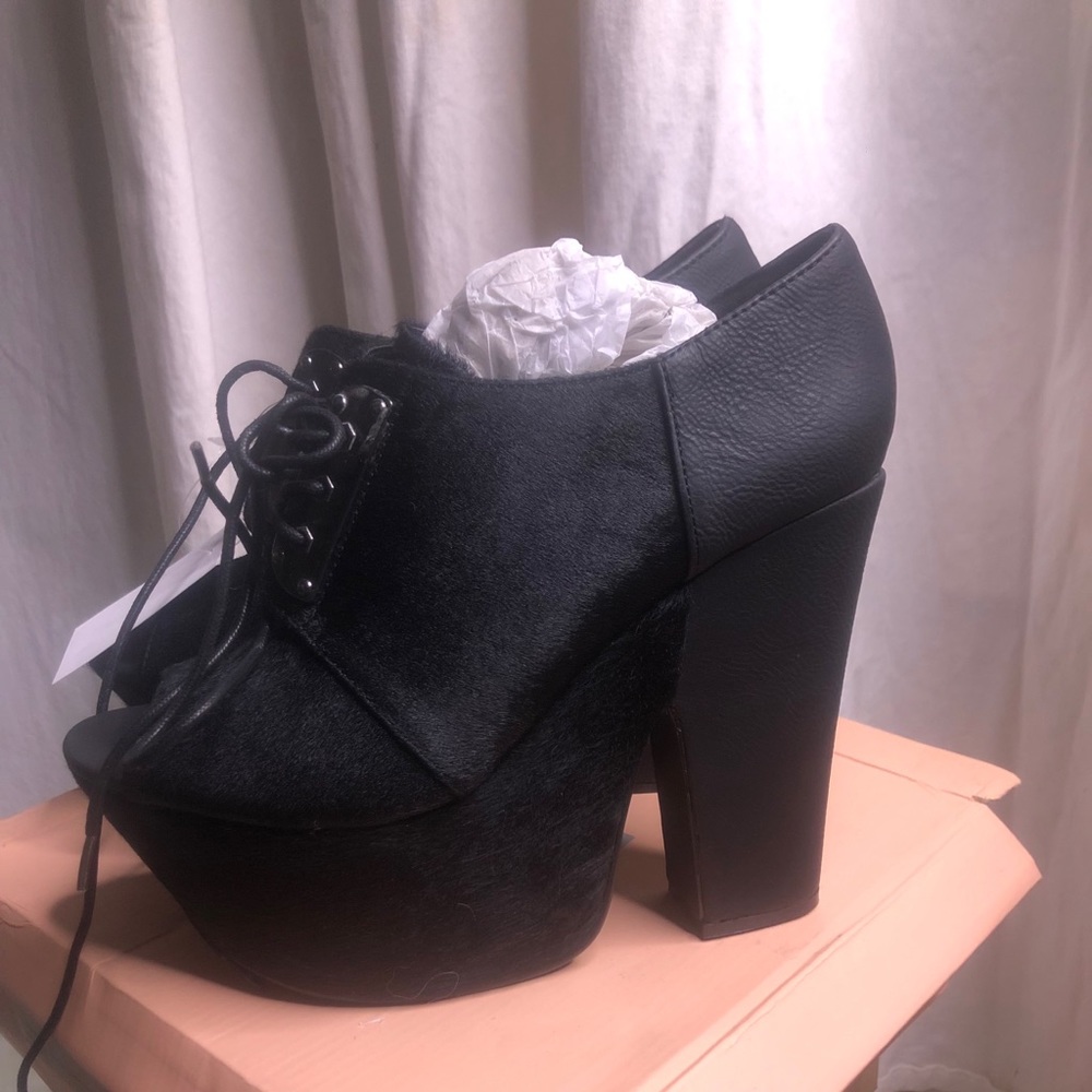 New black Heel boots